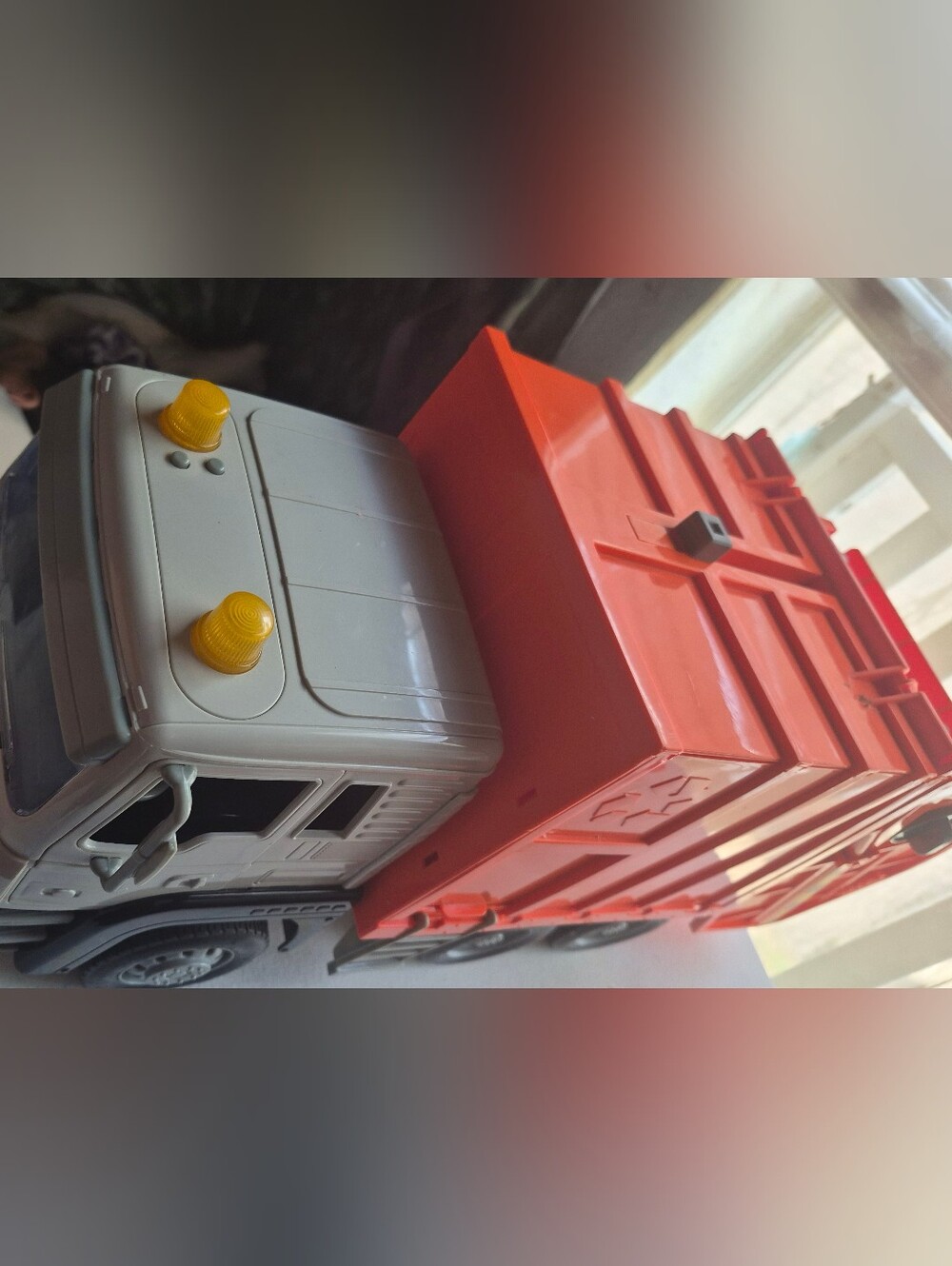 DRIVEN by Battat Big Orange Recycling Garbage Truck 21"